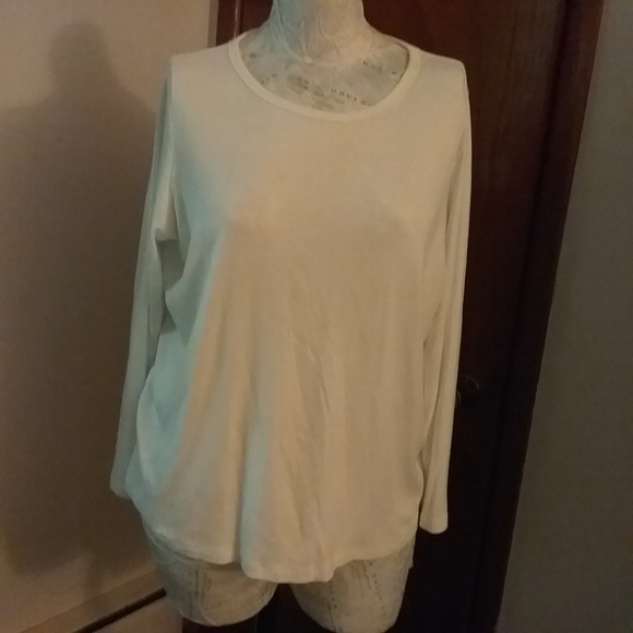 St. John's Bay Women's XL White long sleeve pullover excellent condition - Picture 1 of 2